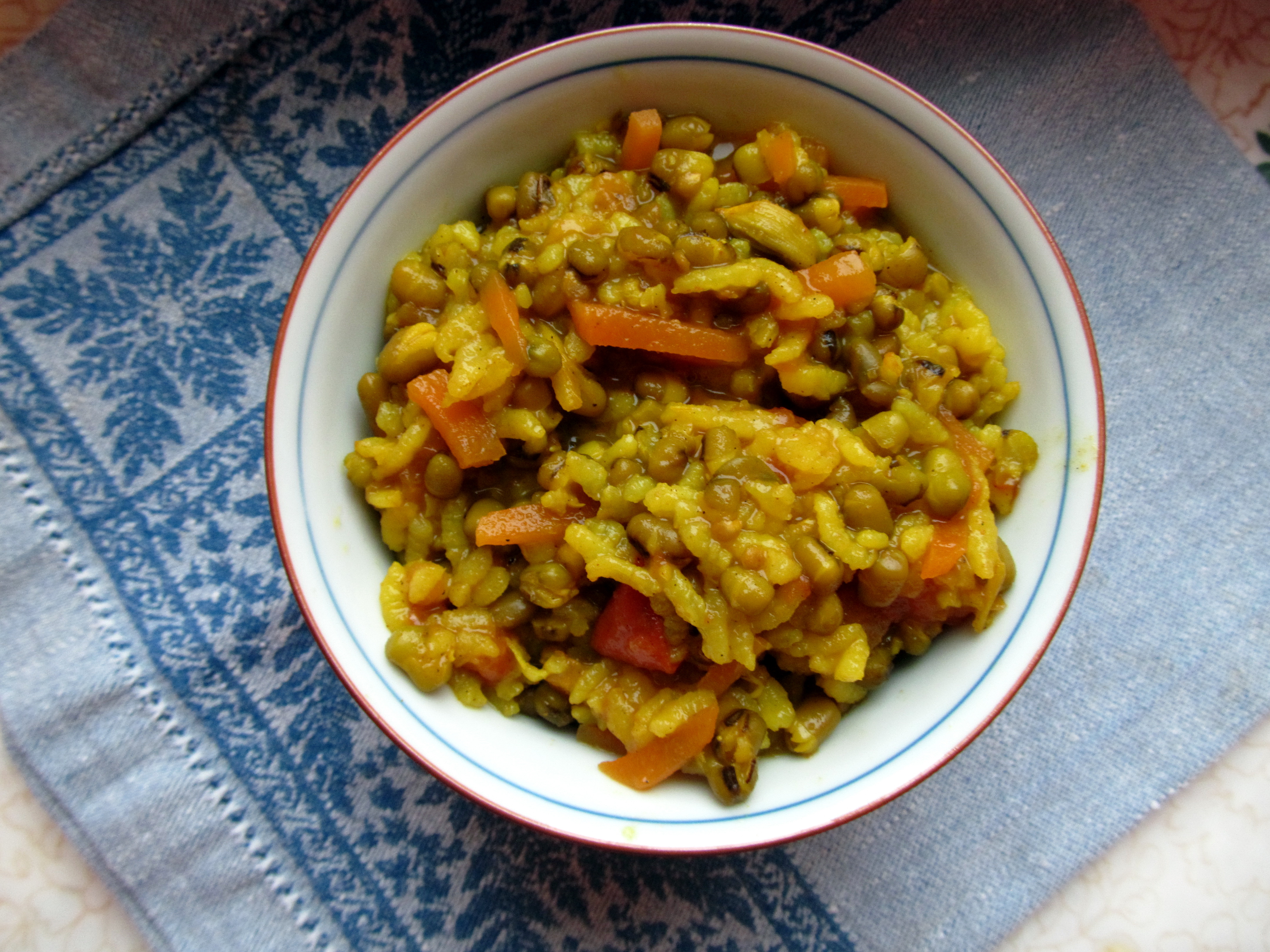 Кичари рецепт. Плов Кичари. Индийское блюдо Кичари. Кичари с овощами. Кичри (khichury).
